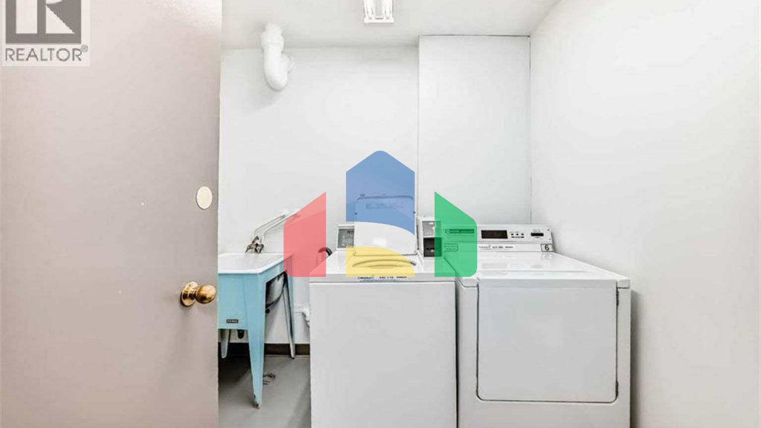 Residential - Single Family Home - Calgary, Canada - Canada