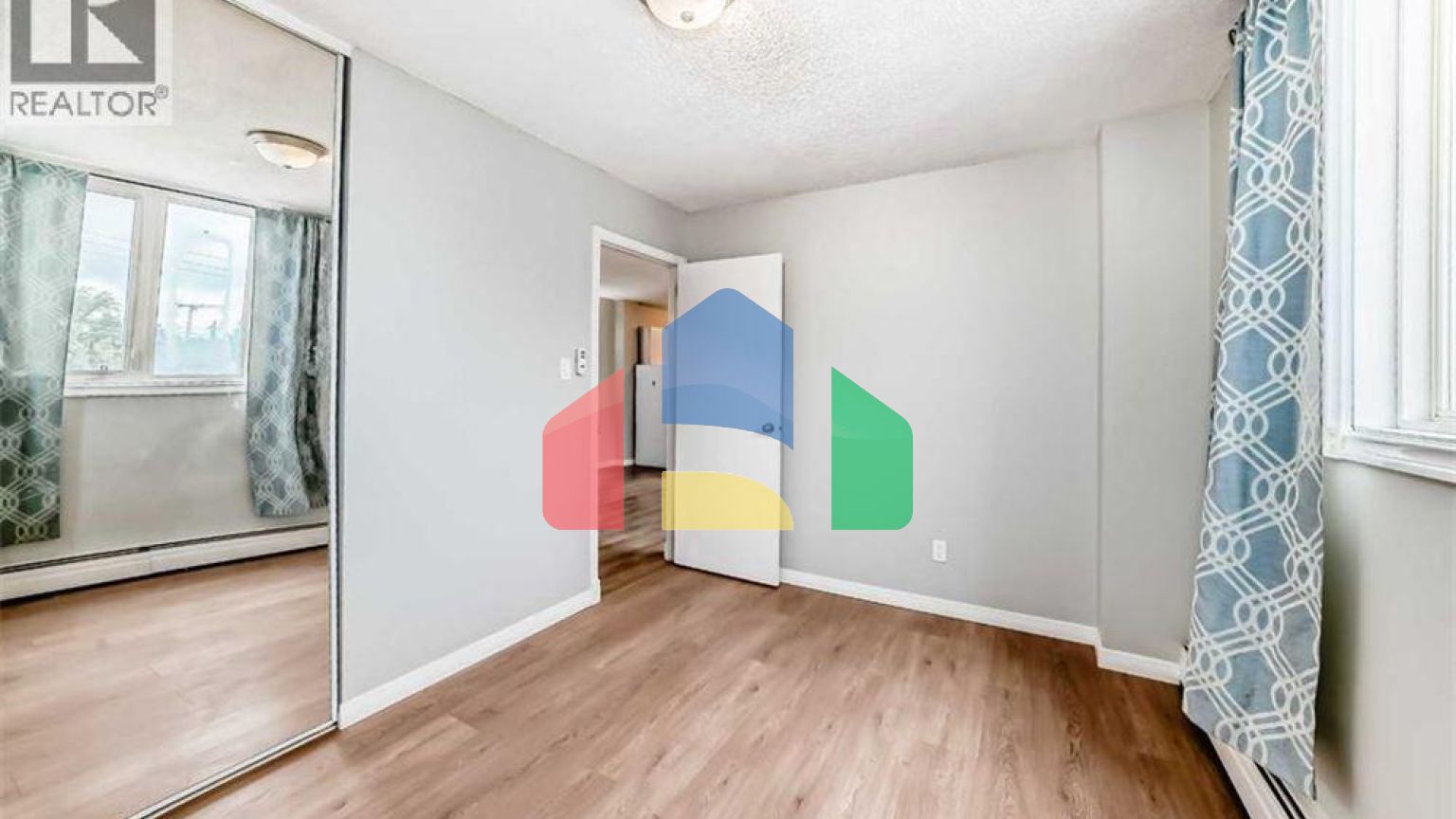 Residential - Single Family Home - Calgary, Canada - Canada