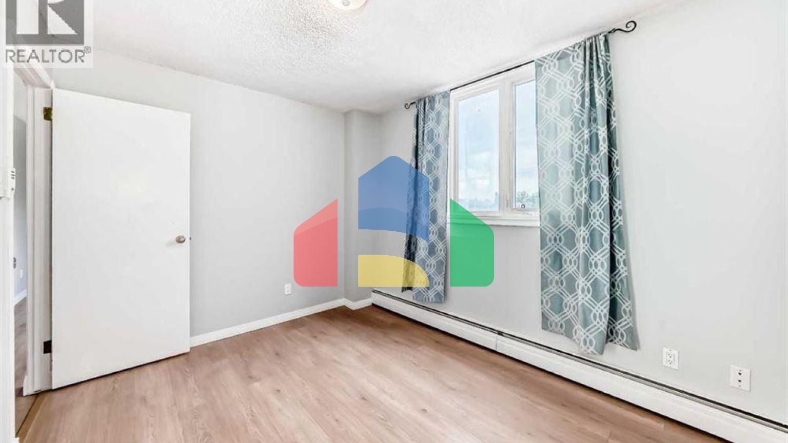 Residential - Single Family Home - Calgary, Canada - Canada