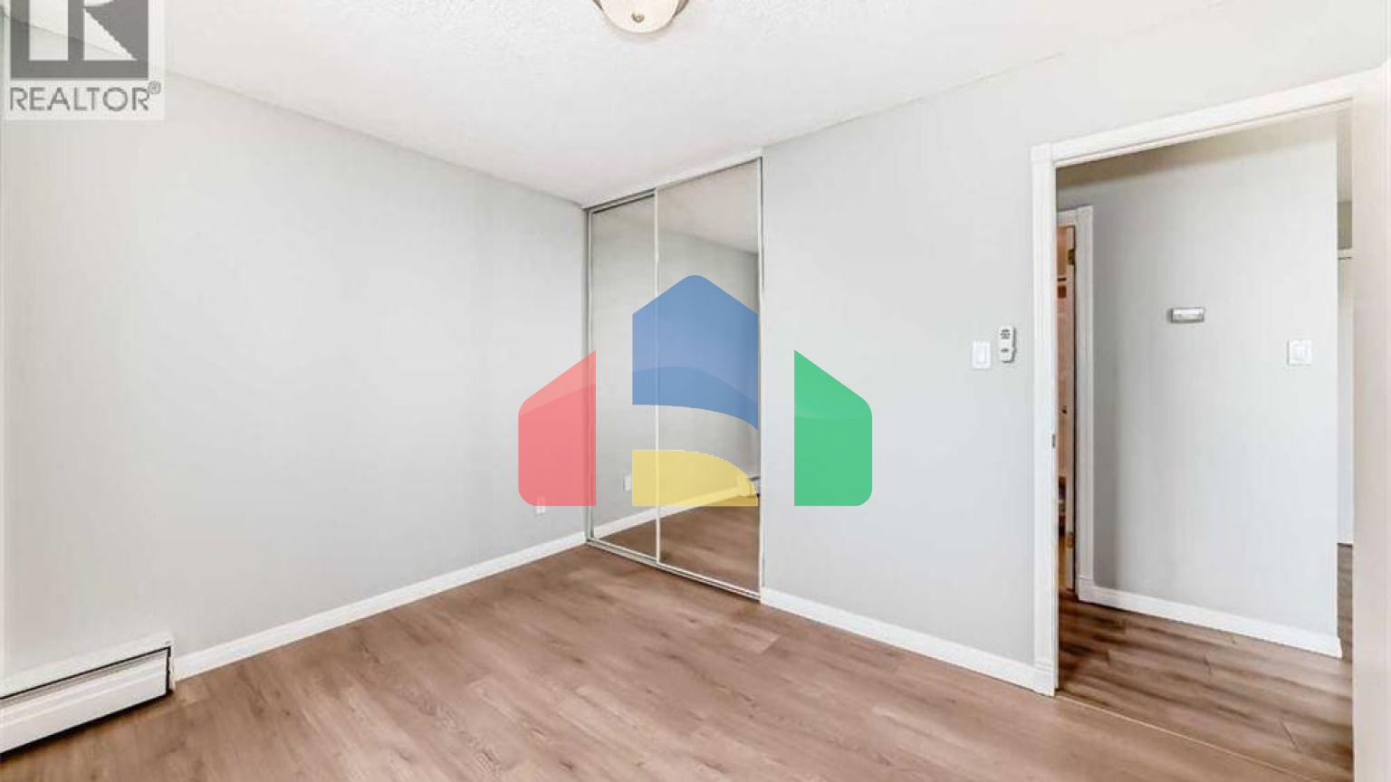 Residential - Single Family Home - Calgary, Canada - Canada