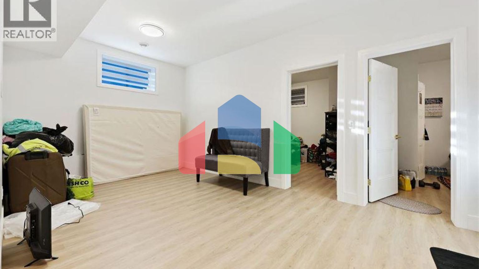 Residential - Single Family Home - Calgary, Canada - Canada