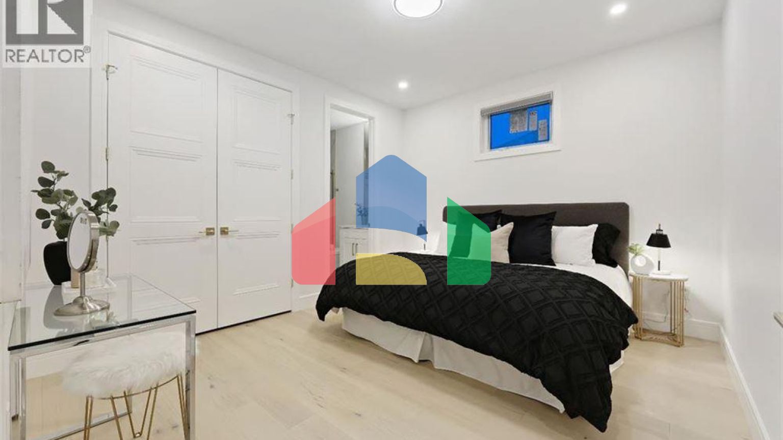 Residential - Single Family Home - Calgary, Canada - Canada