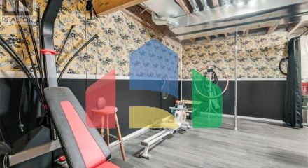 Residential - Single Family Home - Calgary, Canada - Canada