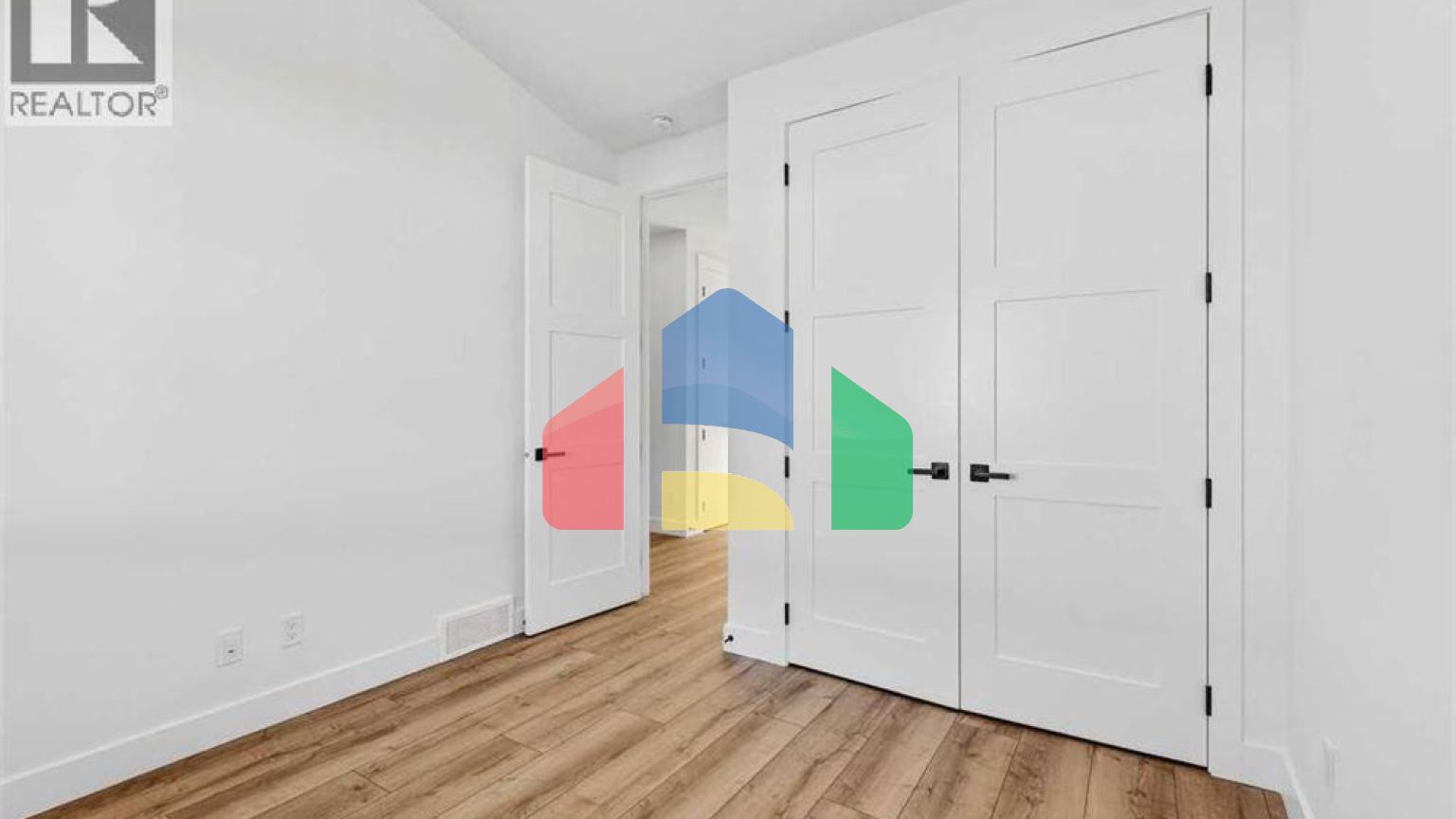 Residential - Single Family Home - Calgary, Canada - Canada