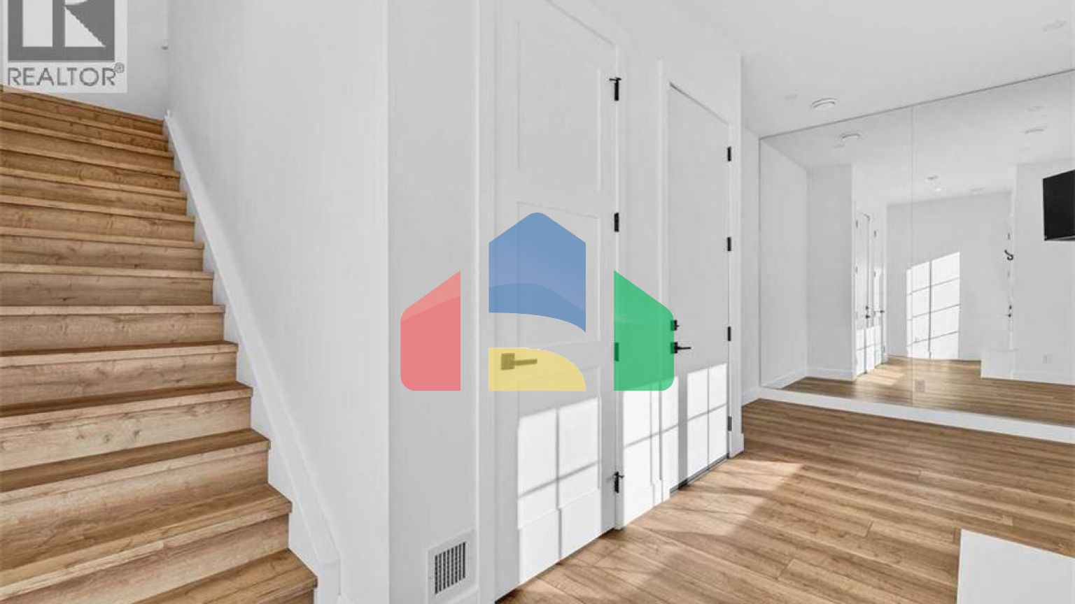 Residential - Single Family Home - Calgary, Canada - Canada