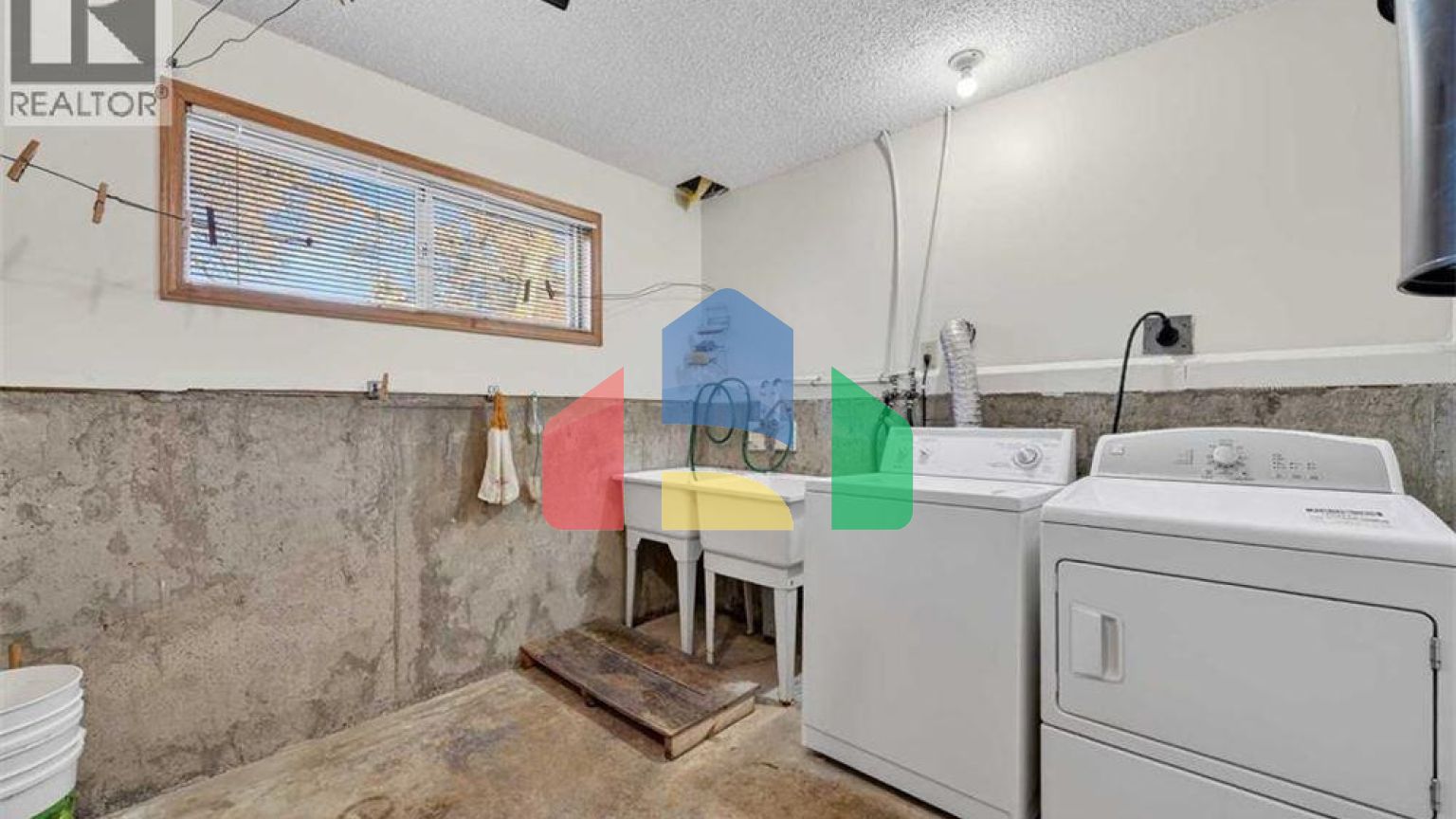 Residential - Single Family Home - Calgary, Canada - Canada