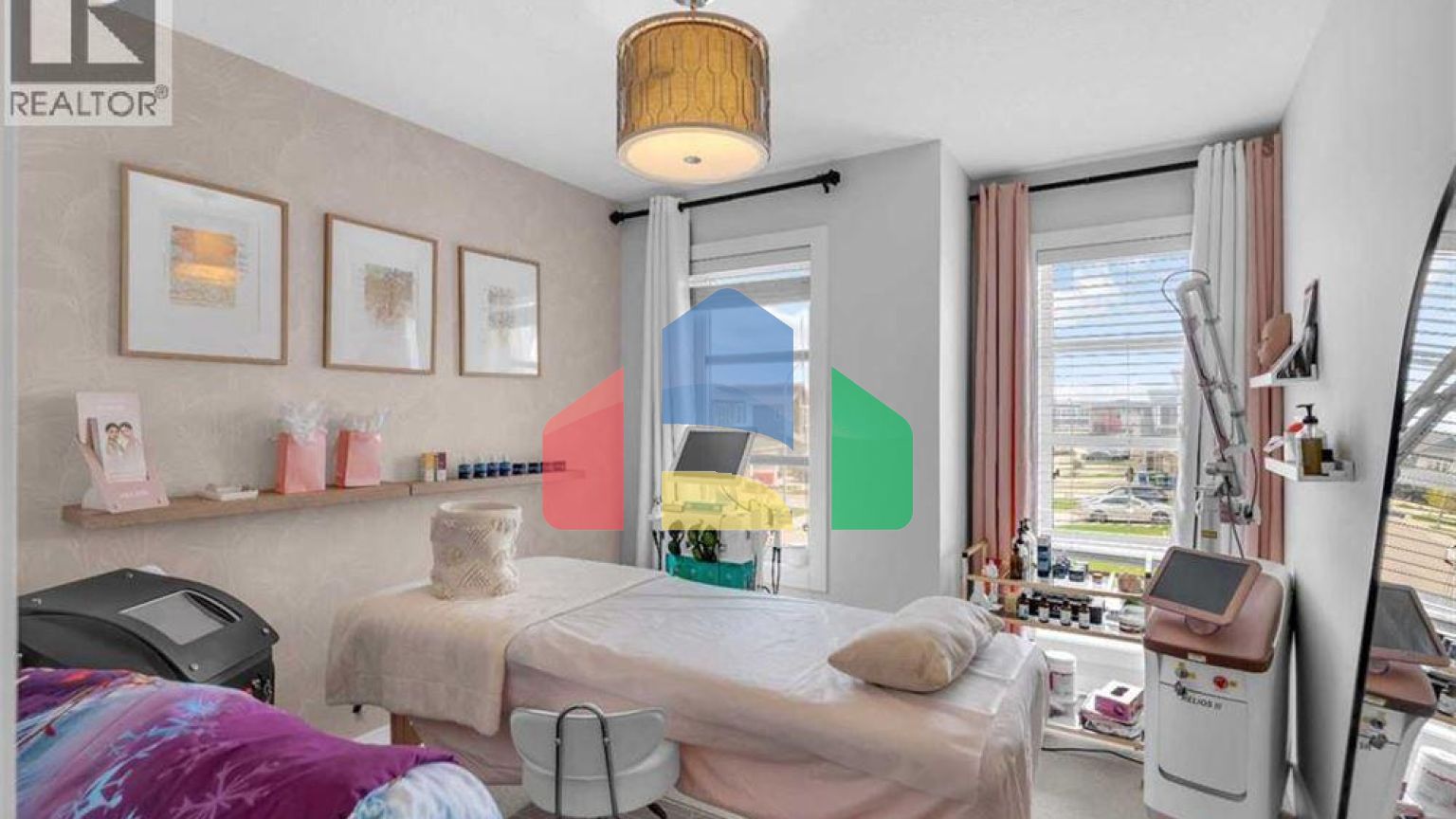 Residential - Single Family Home - Calgary, Canada - Canada