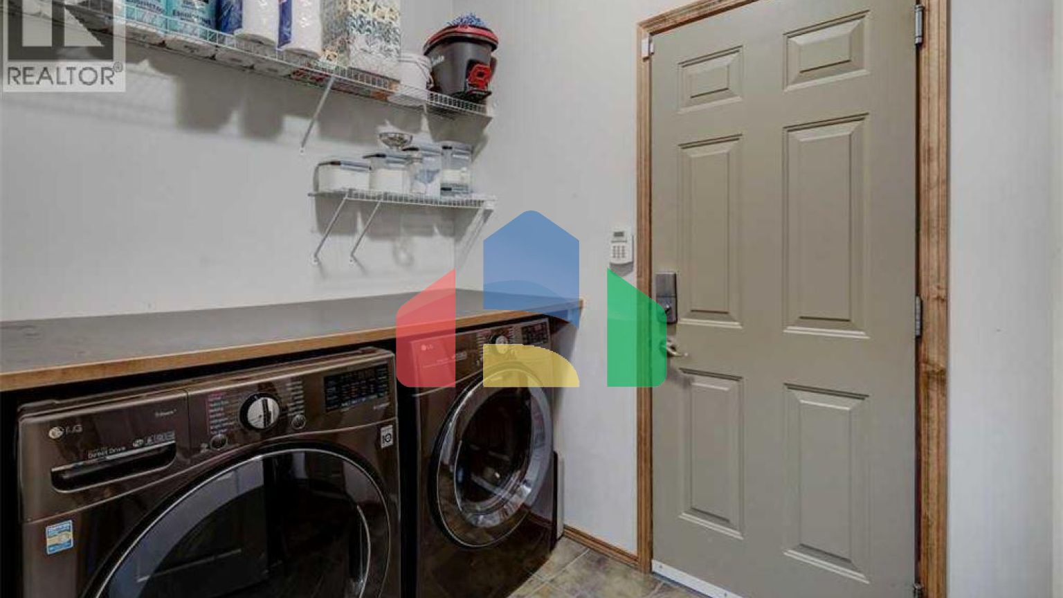 Residential - Single Family Home - Calgary, Canada - Canada