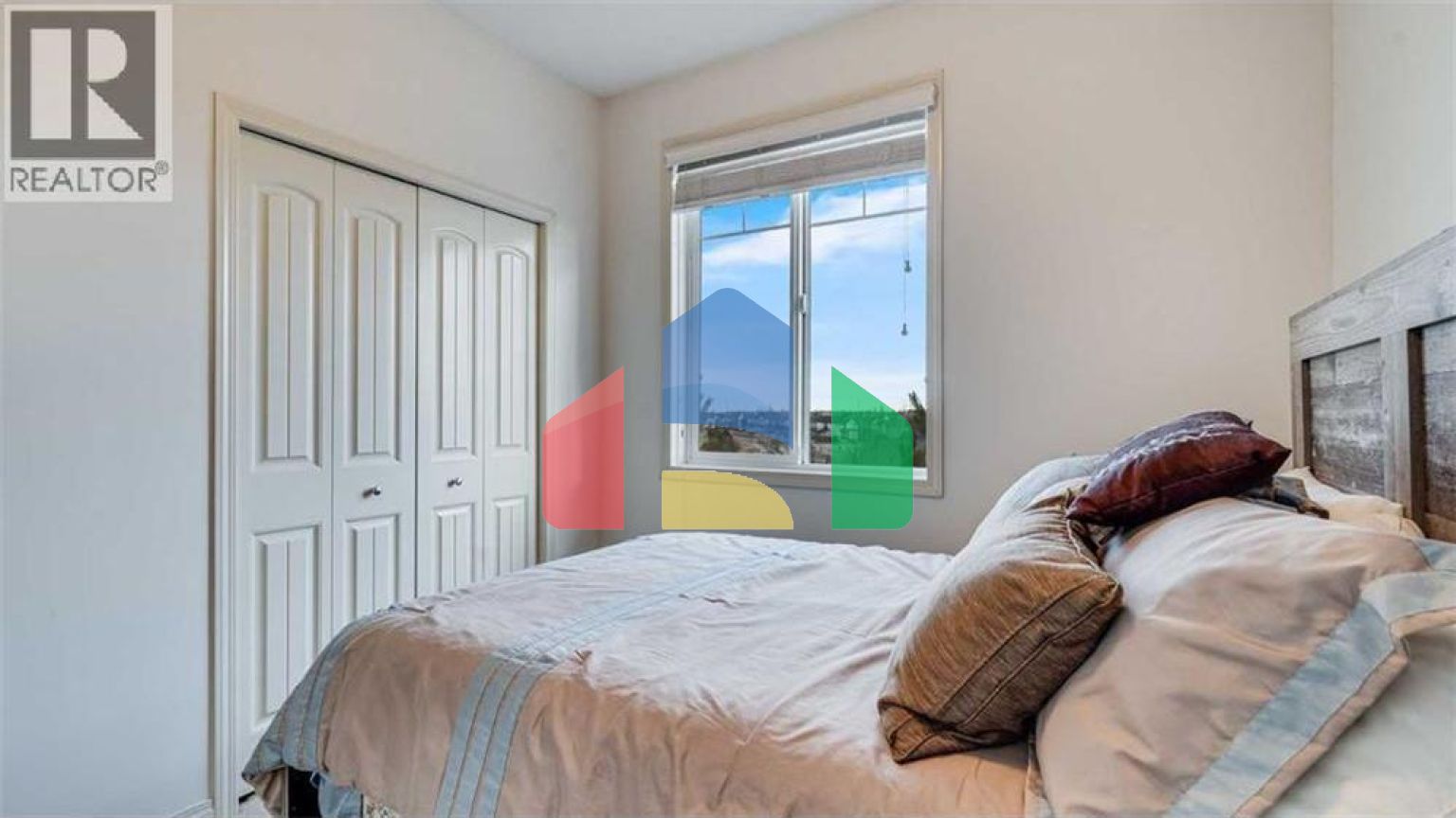 Residential - Single Family Home - Calgary, Canada - Canada