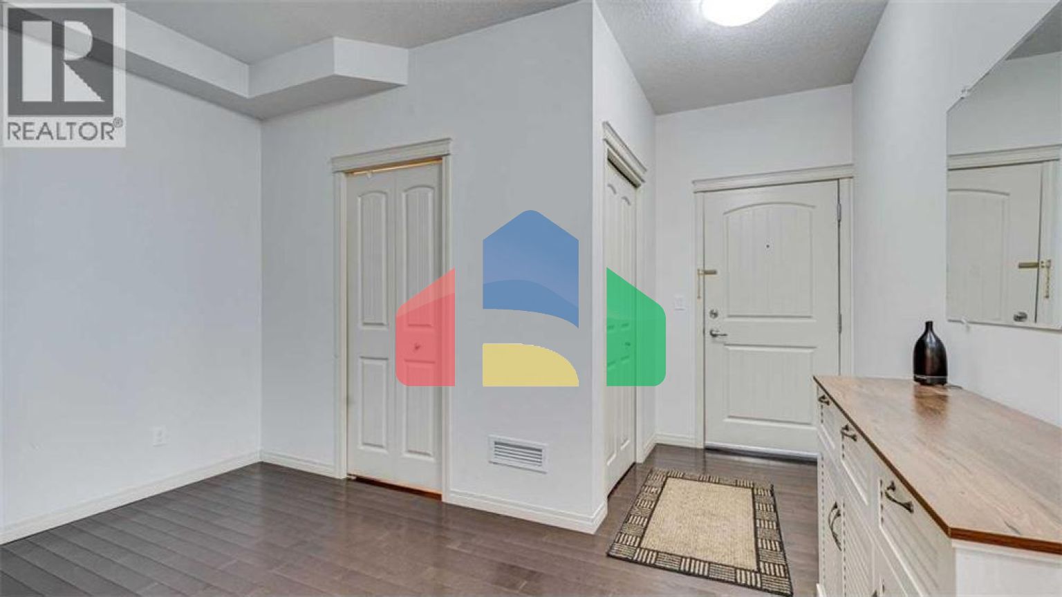 Residential - Single Family Home - Calgary, Canada - Canada