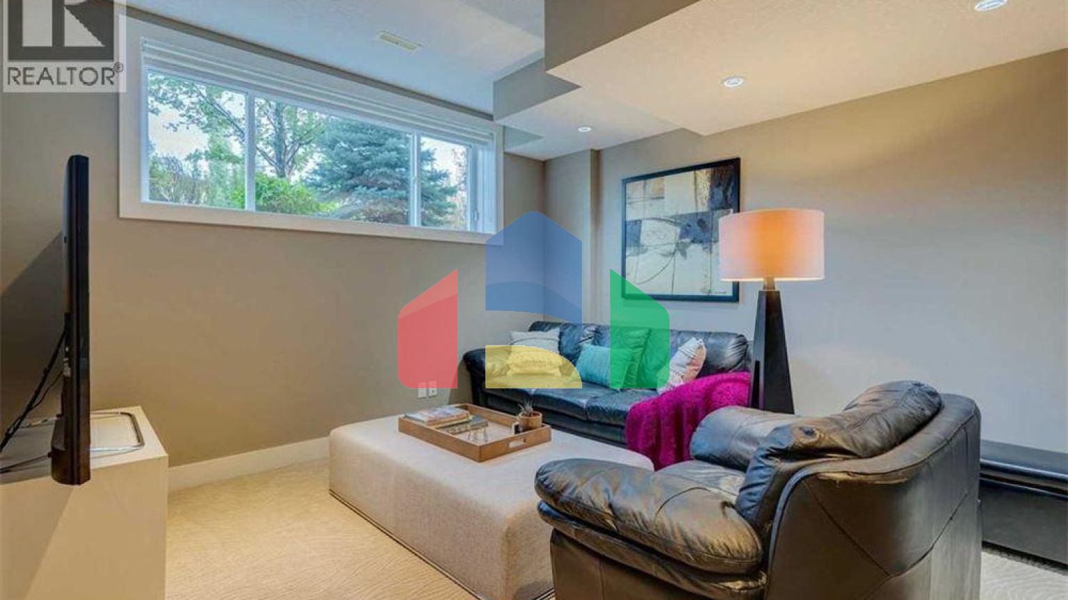 Residential - Single Family Home - Calgary, Canada - Canada