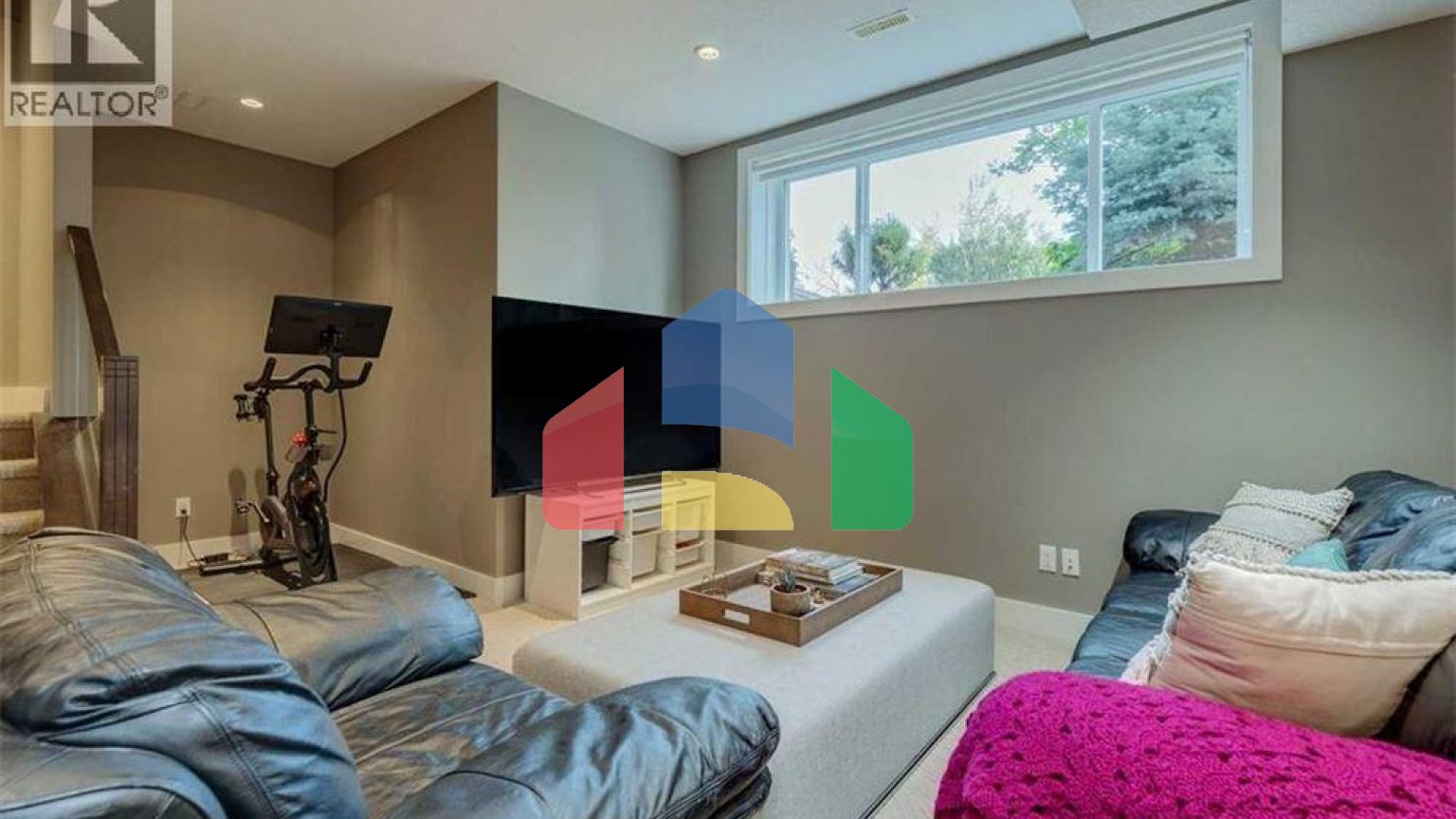 Residential - Single Family Home - Calgary, Canada - Canada