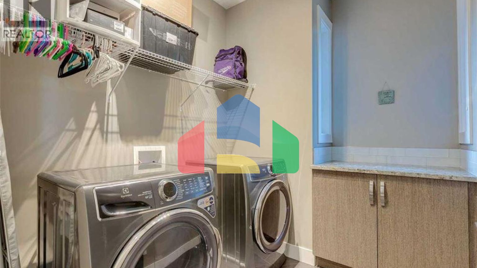 Residential - Single Family Home - Calgary, Canada - Canada