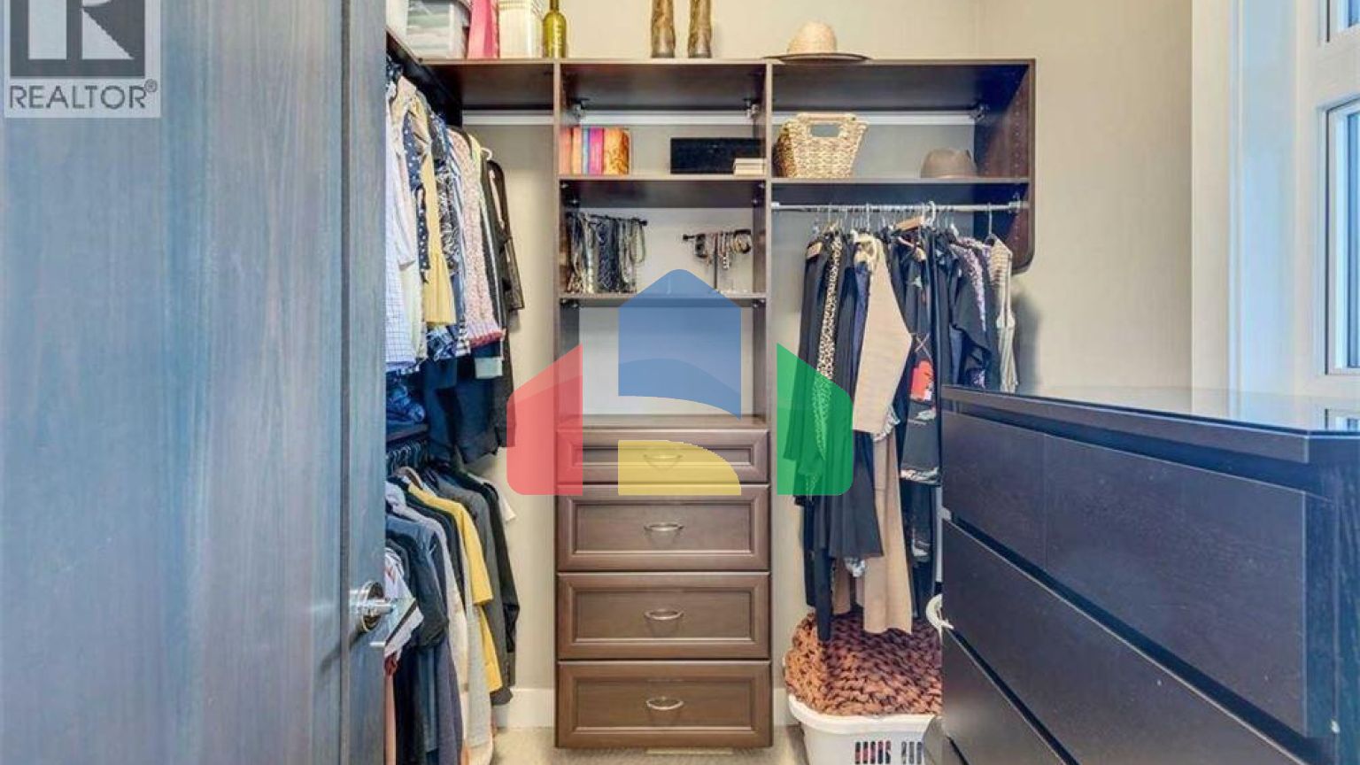 Residential - Single Family Home - Calgary, Canada - Canada