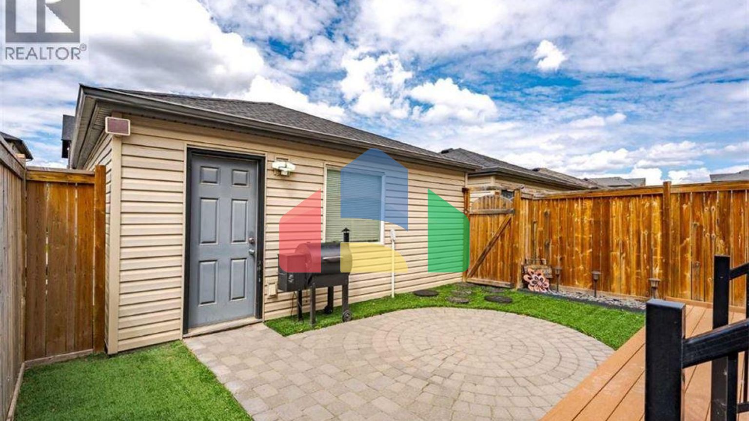 Residential - Single Family Home - Calgary, Canada - Canada