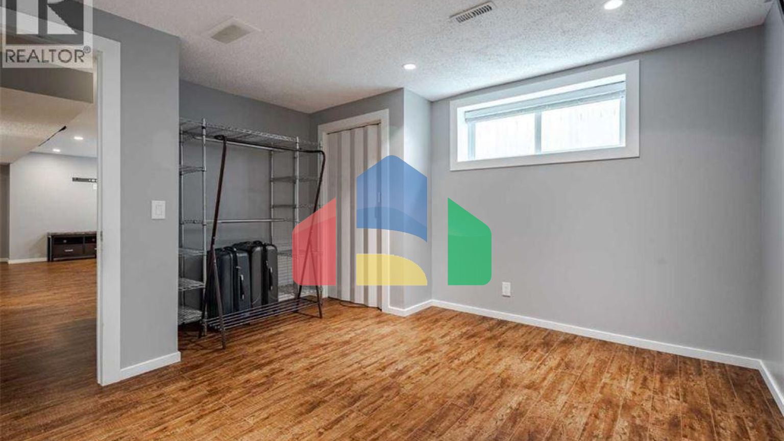 Residential - Single Family Home - Calgary, Canada - Canada