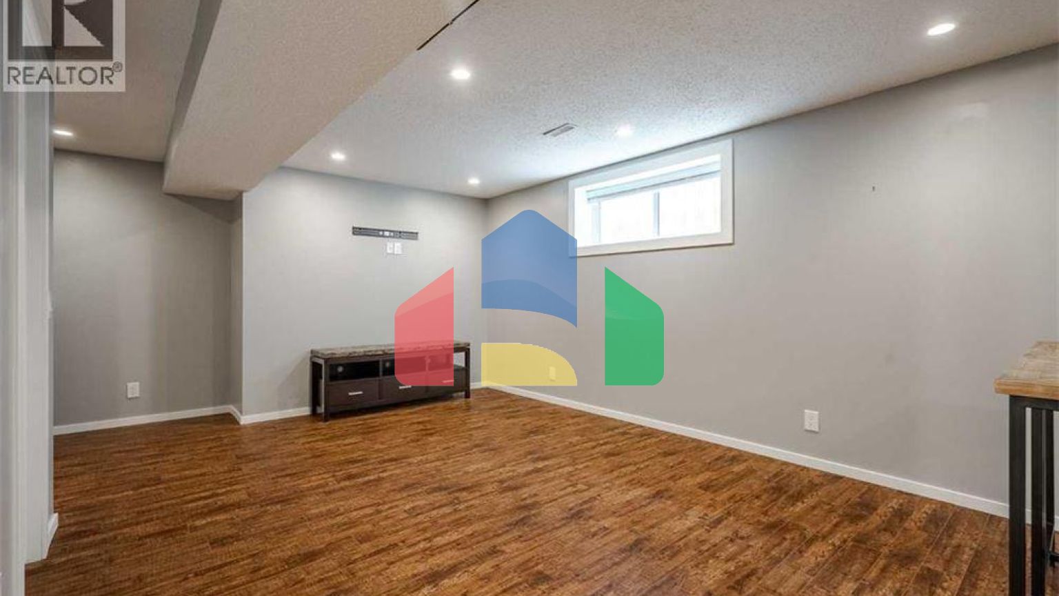 Residential - Single Family Home - Calgary, Canada - Canada