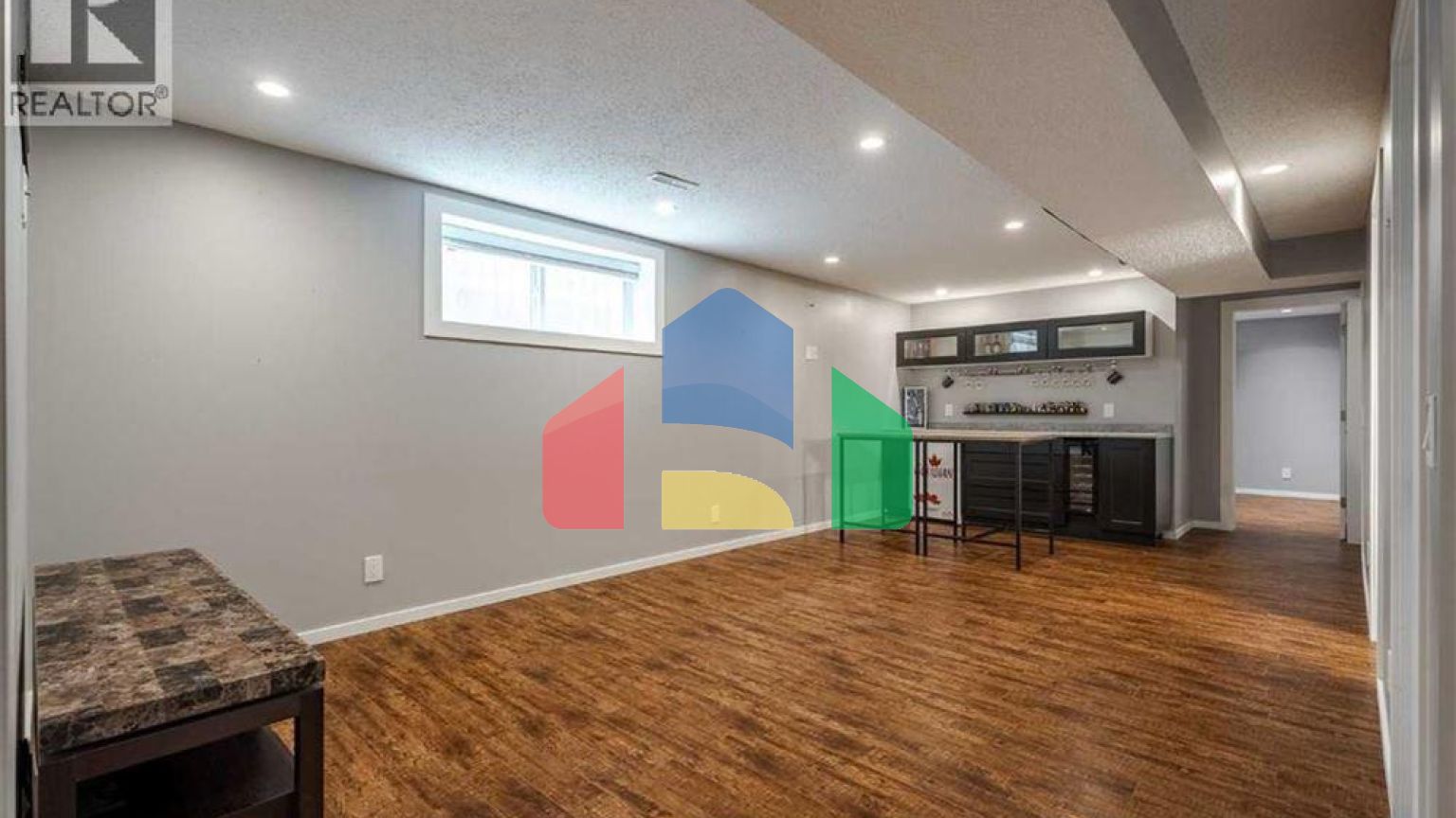 Residential - Single Family Home - Calgary, Canada - Canada