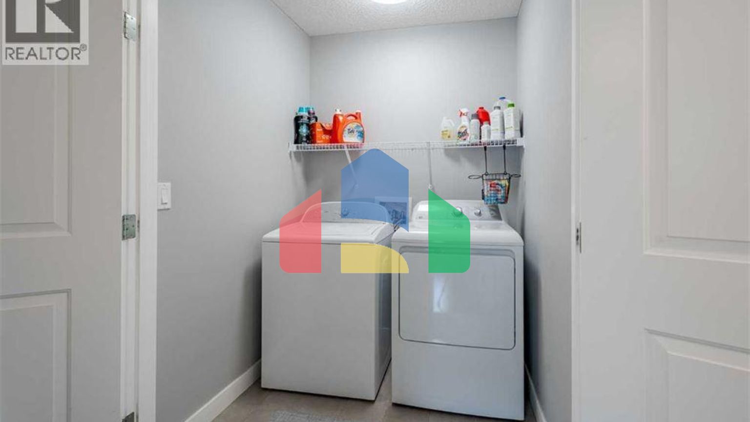 Residential - Single Family Home - Calgary, Canada - Canada