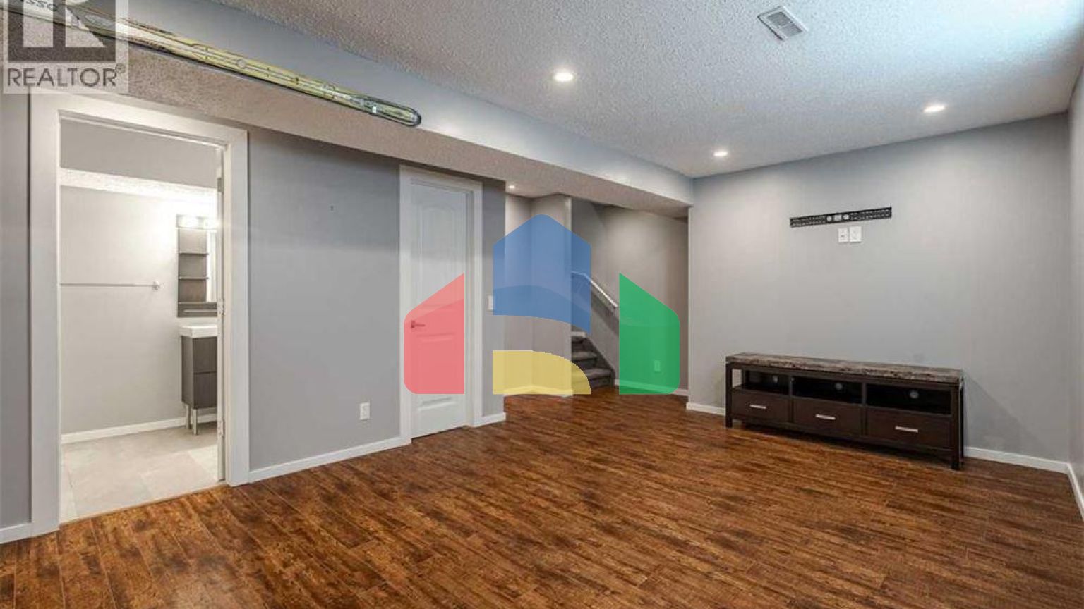 Residential - Single Family Home - Calgary, Canada - Canada