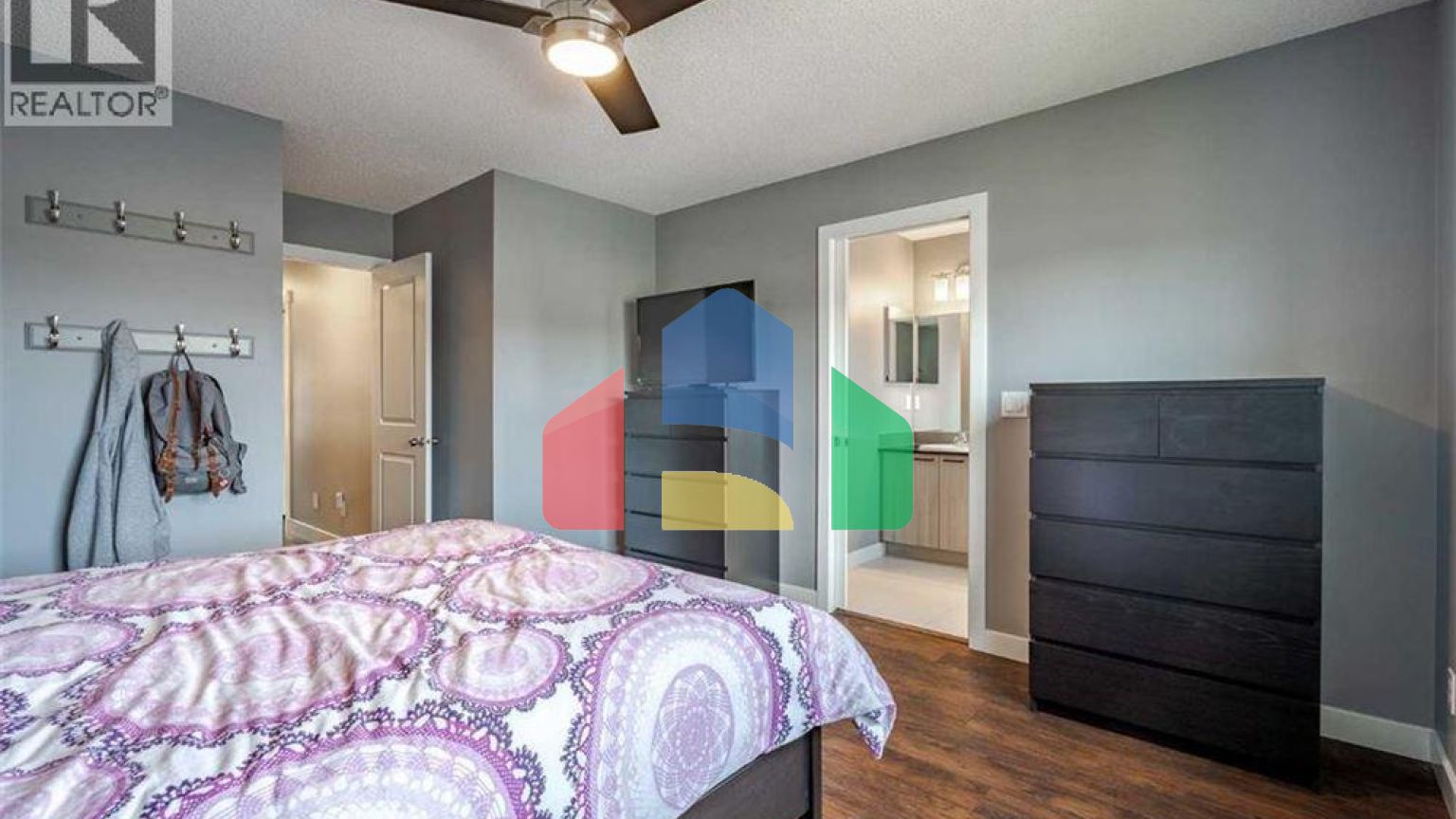 Residential - Single Family Home - Calgary, Canada - Canada