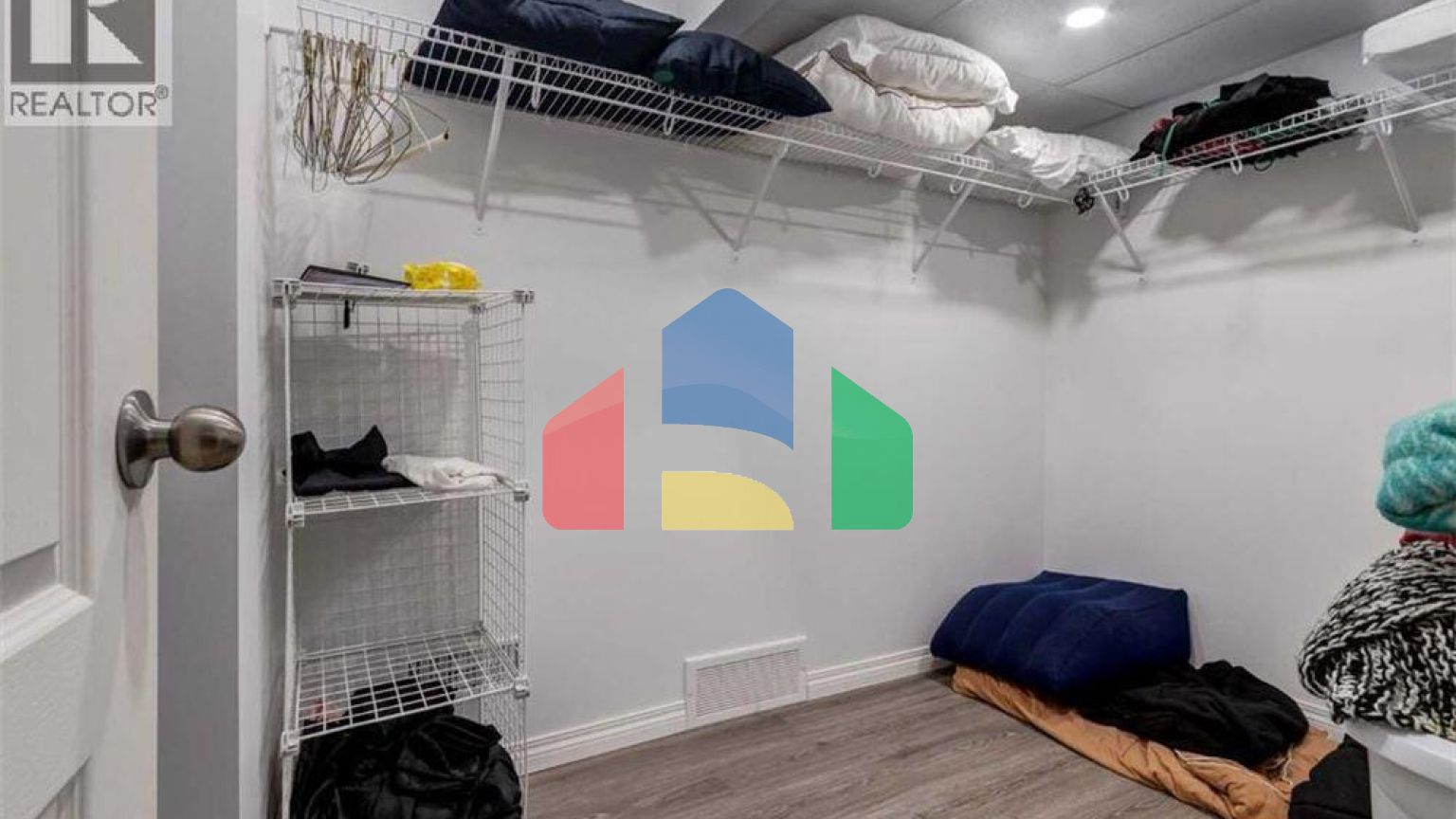 Residential - Single Family Home - Calgary, Canada - Canada