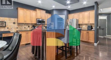 Residential - Single Family Home - Calgary, Canada - Canada