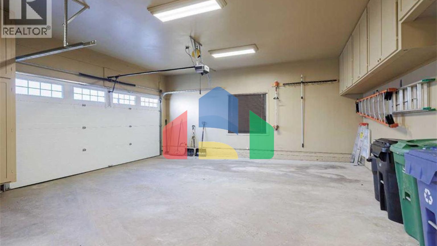 Residential - Single Family Home - Calgary, Canada - Canada