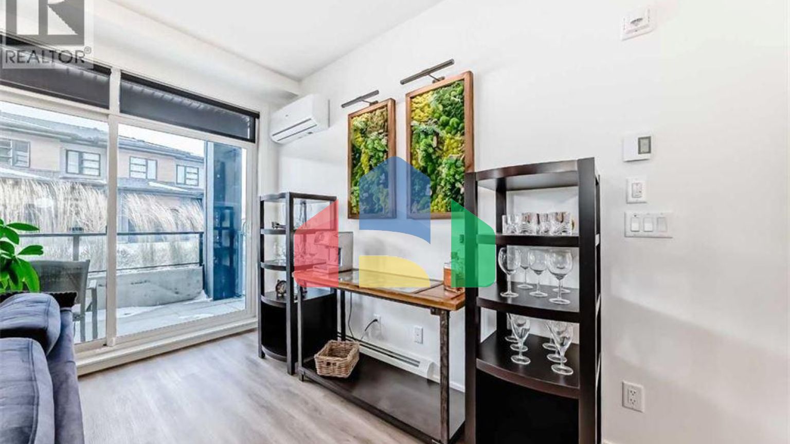 Residential - Single Family Home - Calgary, Canada - Canada