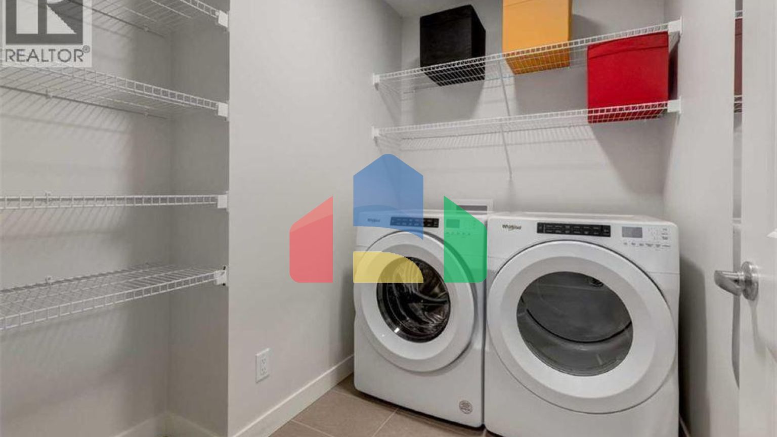 Residential - Single Family Home - Calgary, Canada - Canada