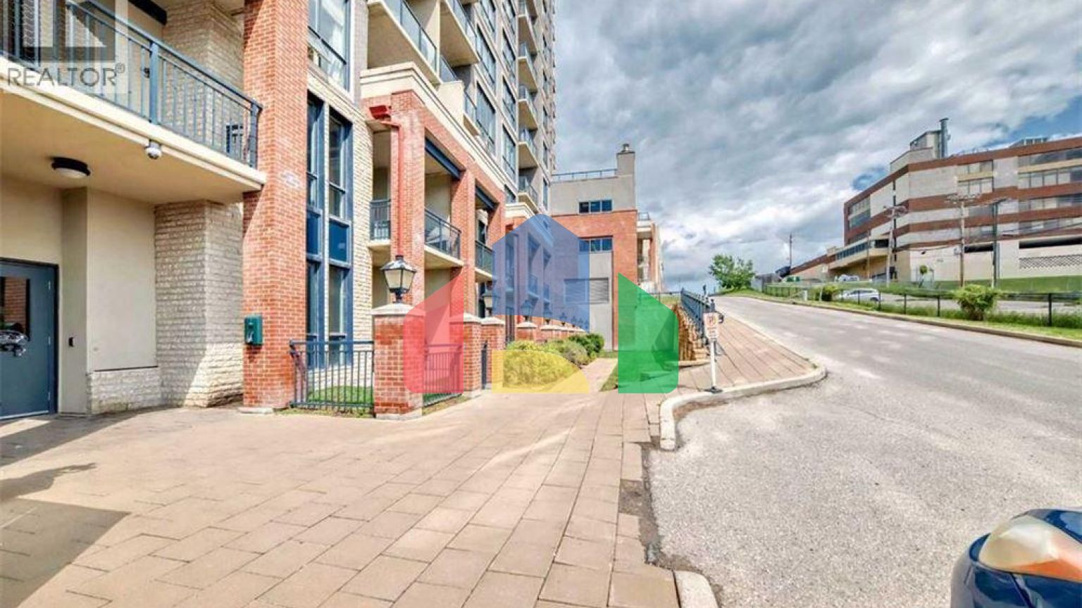 Residential - Single Family Home - Calgary, Canada - Canada