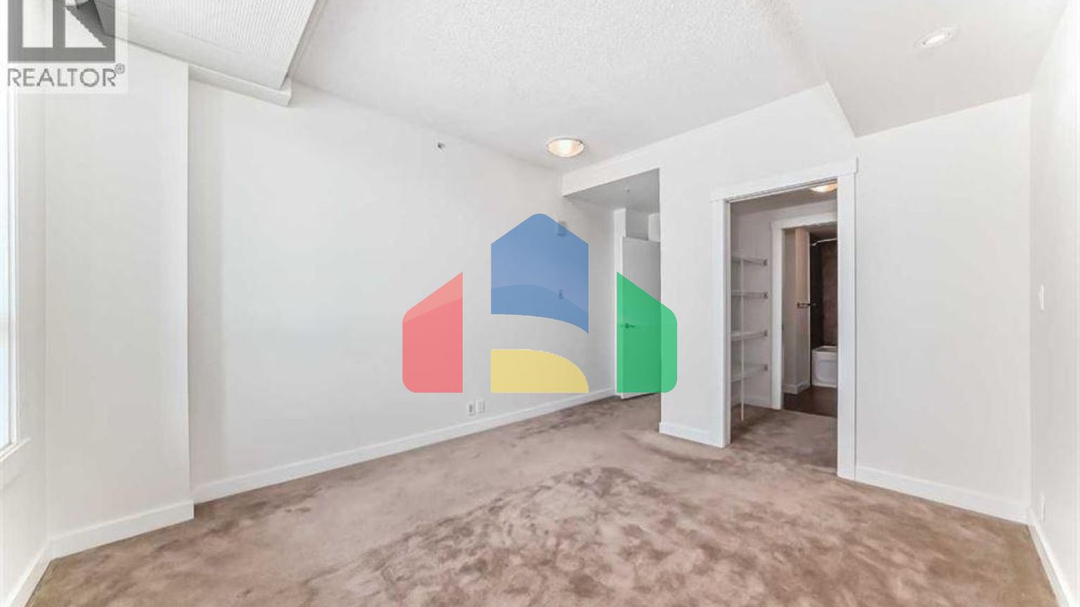 Residential - Single Family Home - Calgary, Canada - Canada