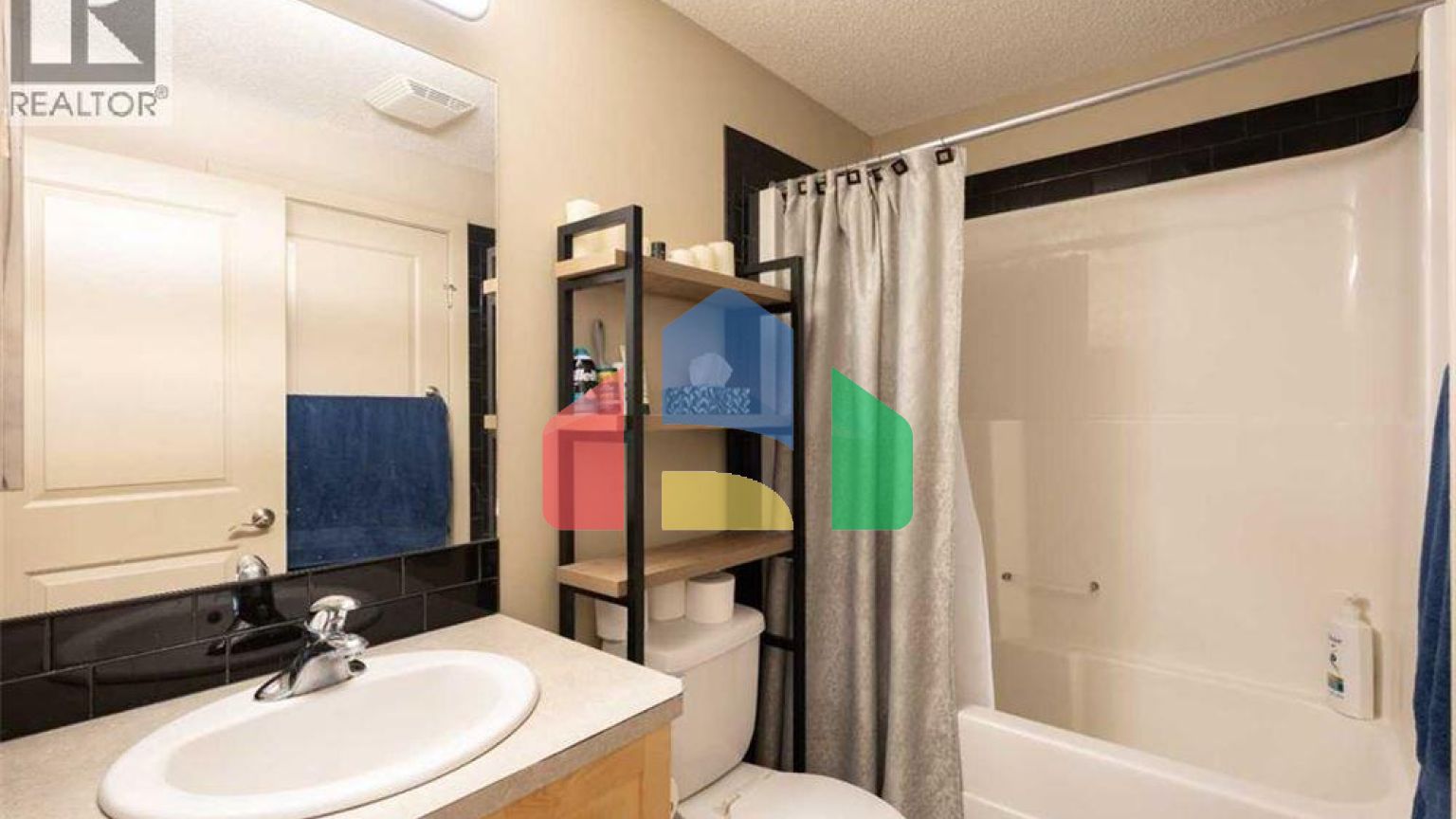 Residential - Single Family Home - Calgary, Canada - Canada