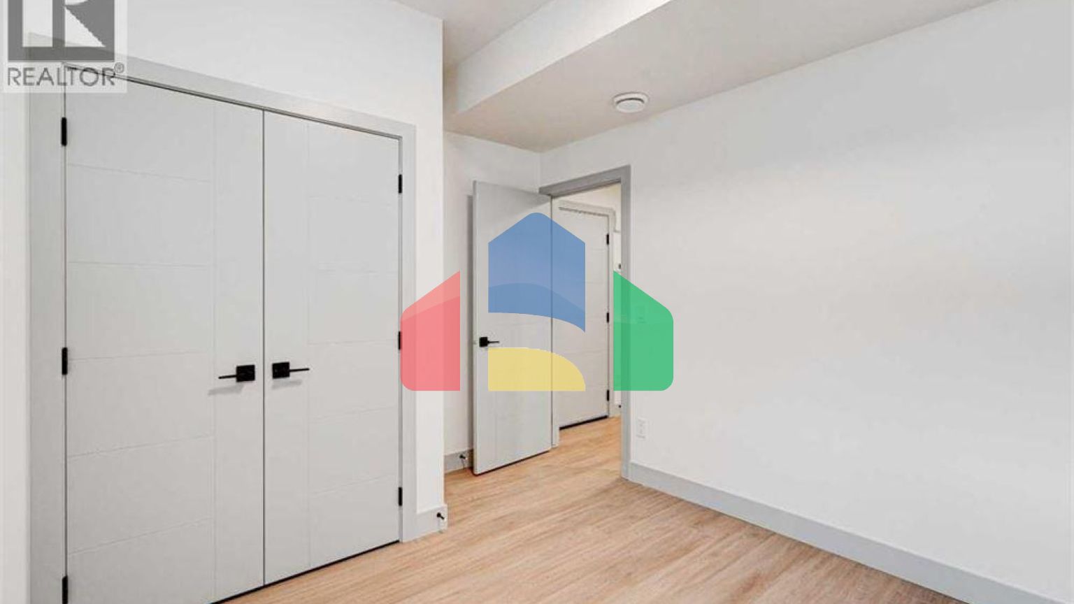 Residential - Single Family Home - Calgary, Canada - Canada