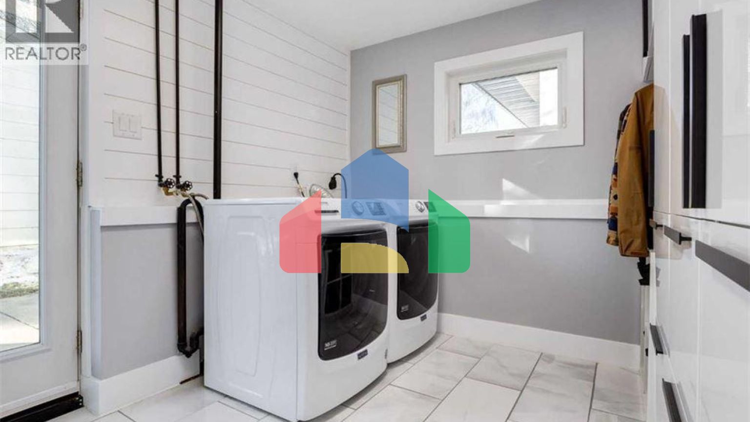 Residential - Single Family Home - Calgary, Canada - Canada