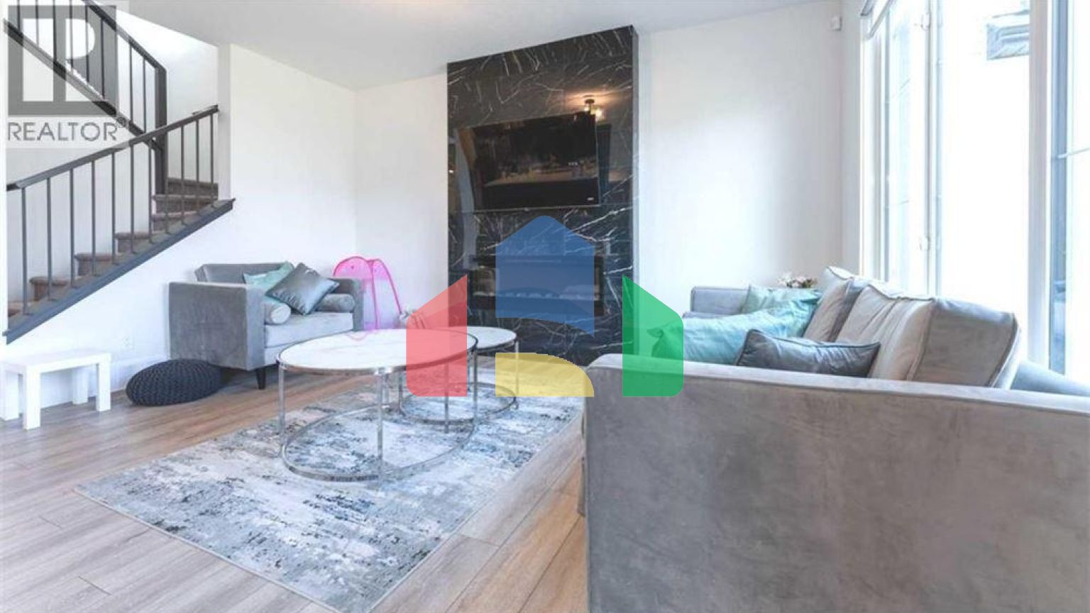 Residential - Single Family Home - Calgary, Canada - Canada