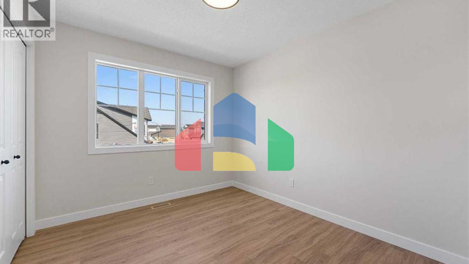 Residential - Single Family Home - Calgary, Canada - Canada