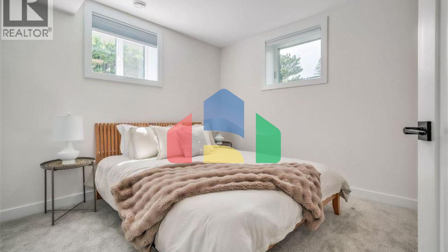 Residential - Single Family Home - Calgary, Canada - Canada