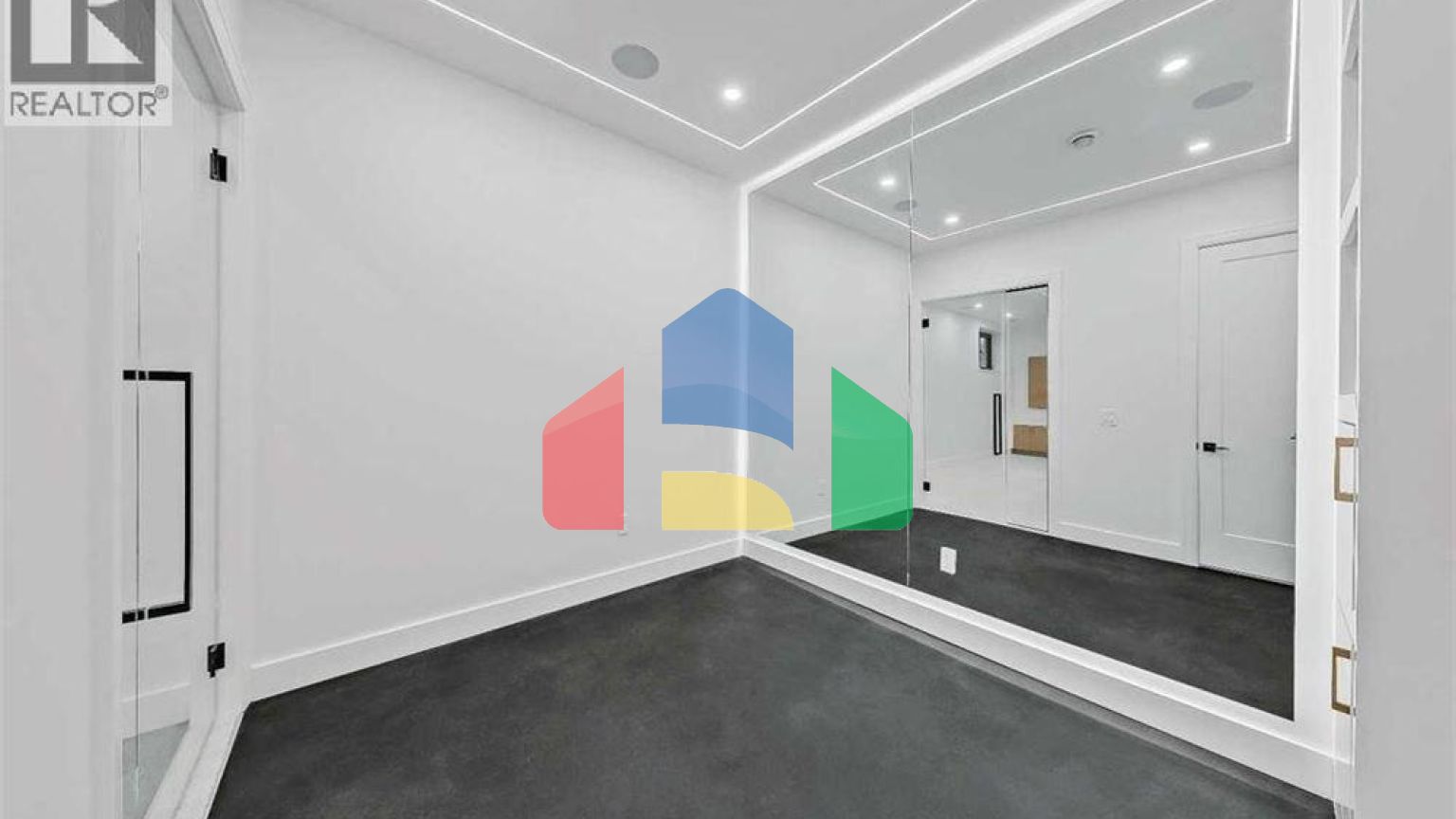 Residential - Single Family Home - Calgary, Canada - Canada