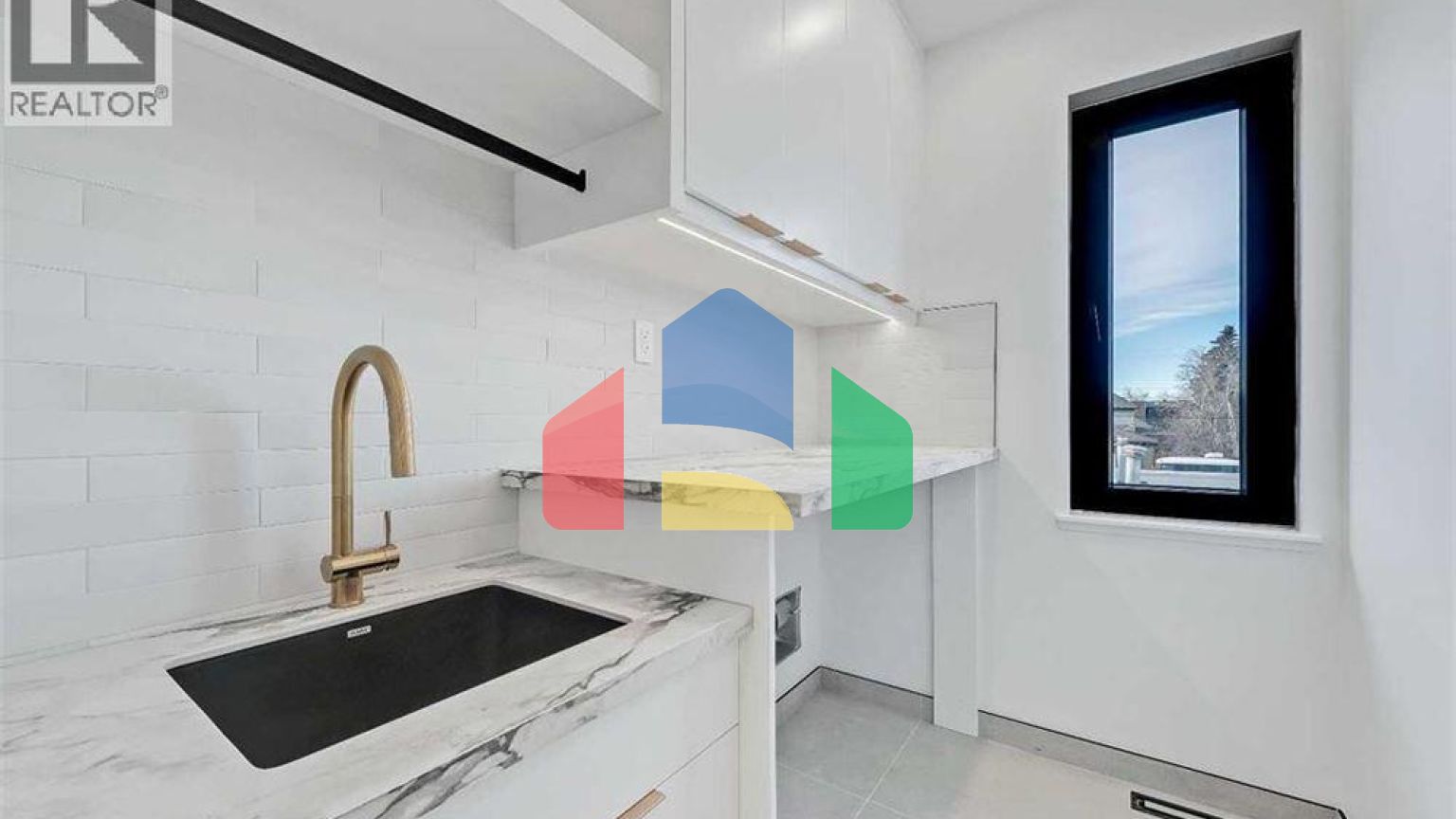 Residential - Single Family Home - Calgary, Canada - Canada