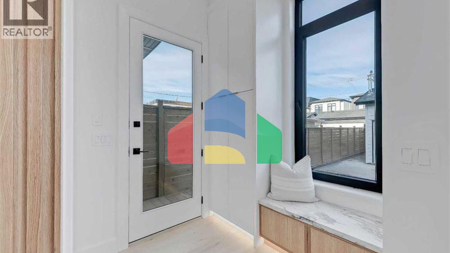 Residential - Single Family Home - Calgary, Canada - Canada