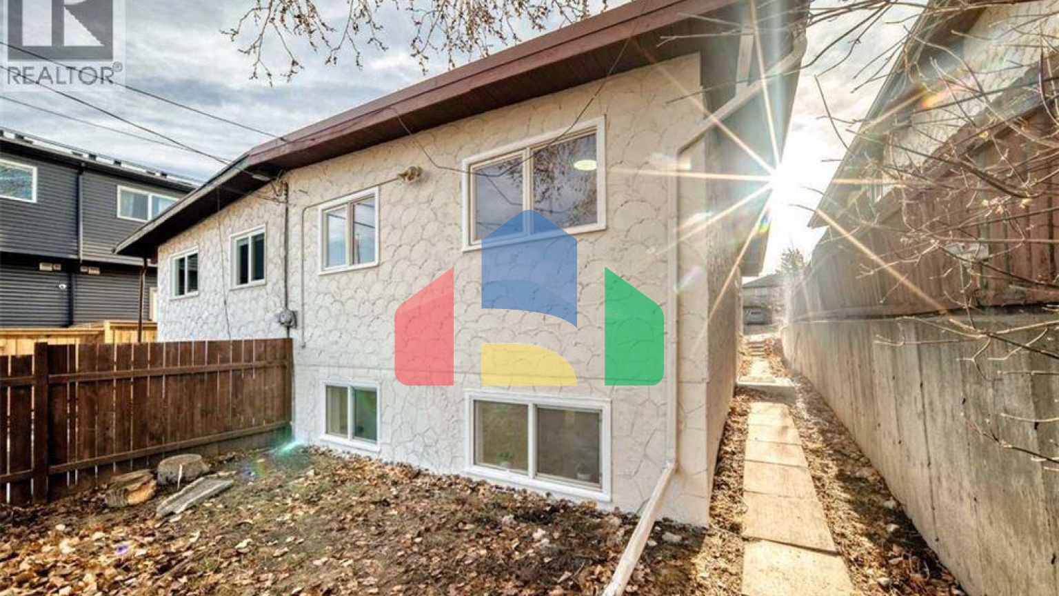 Residential - Single Family Home - Calgary, Canada - Canada