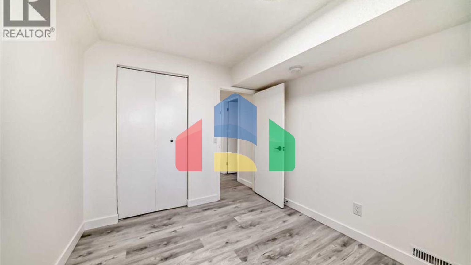 Residential - Single Family Home - Calgary, Canada - Canada