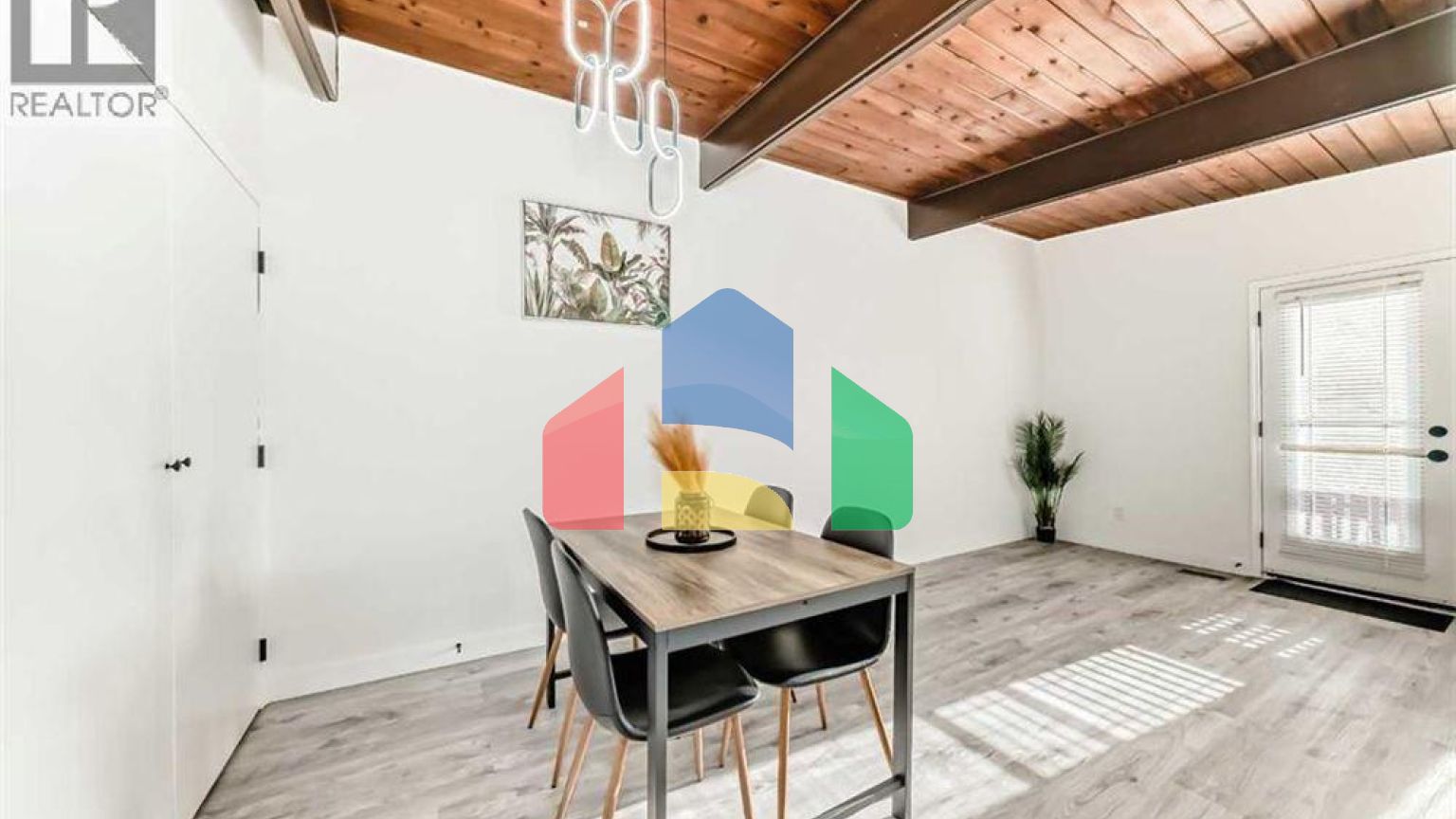 Residential - Single Family Home - Calgary, Canada - Canada