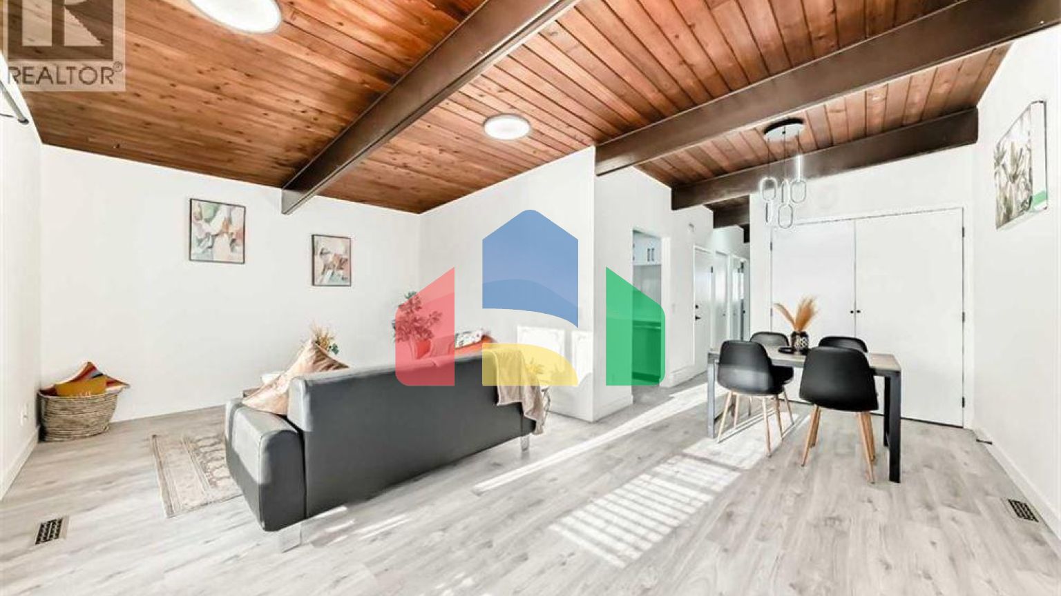 Residential - Single Family Home - Calgary, Canada - Canada