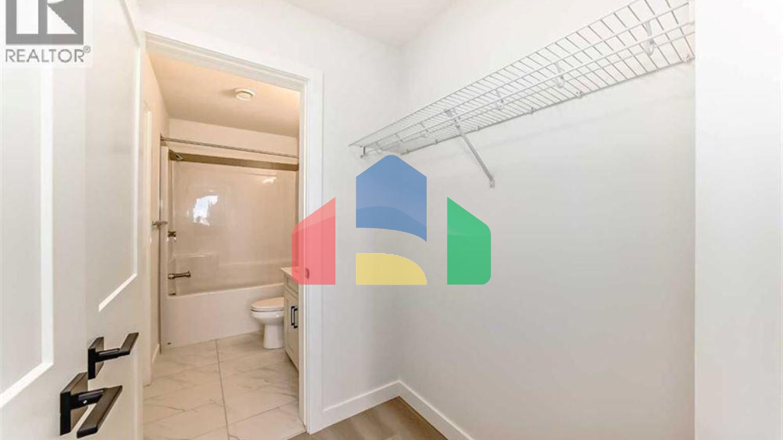 Residential - Single Family Home - Calgary, Canada - Canada