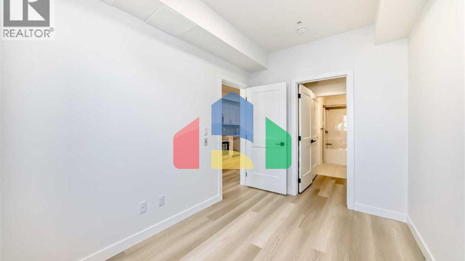 Residential - Single Family Home - Calgary, Canada - Canada