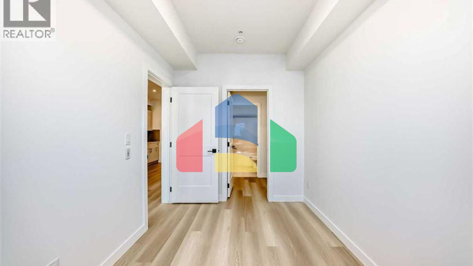 Residential - Single Family Home - Calgary, Canada - Canada