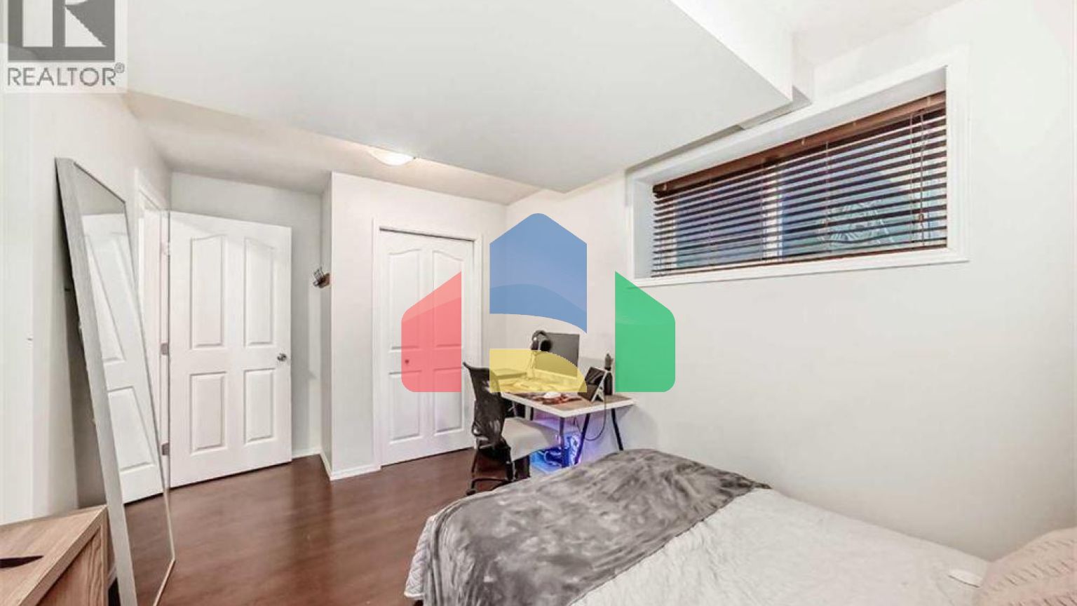 Residential - Single Family Home - Calgary, Canada - Canada