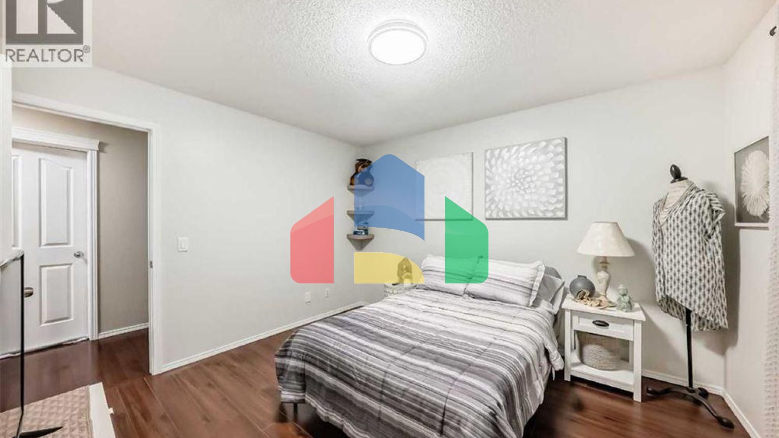 Residential - Single Family Home - Calgary, Canada - Canada